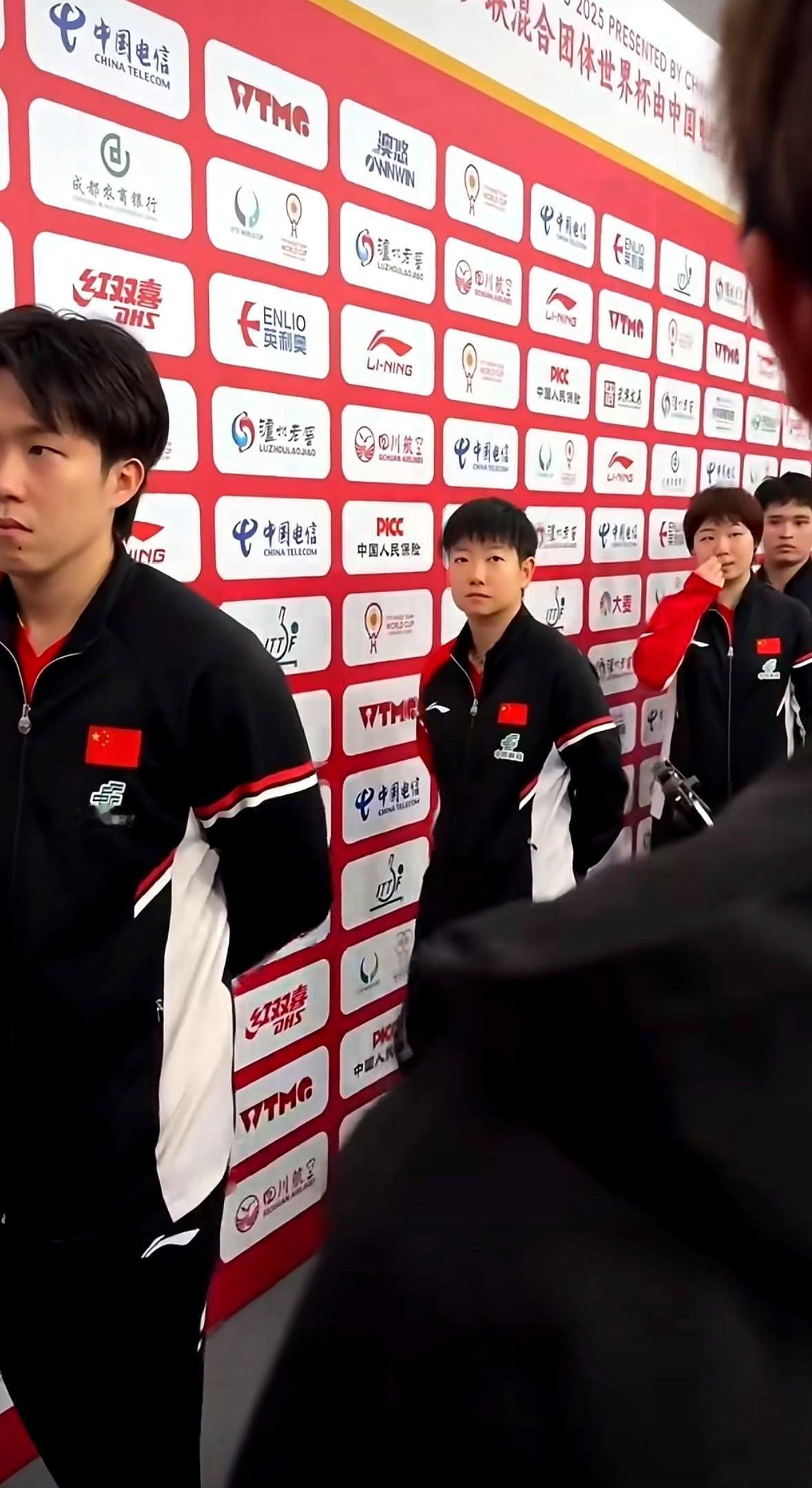 比赛精彩那是毋庸置疑的。
 

看王楚欽和孙颖莎又搭档了，赛后走进采访区，两个人