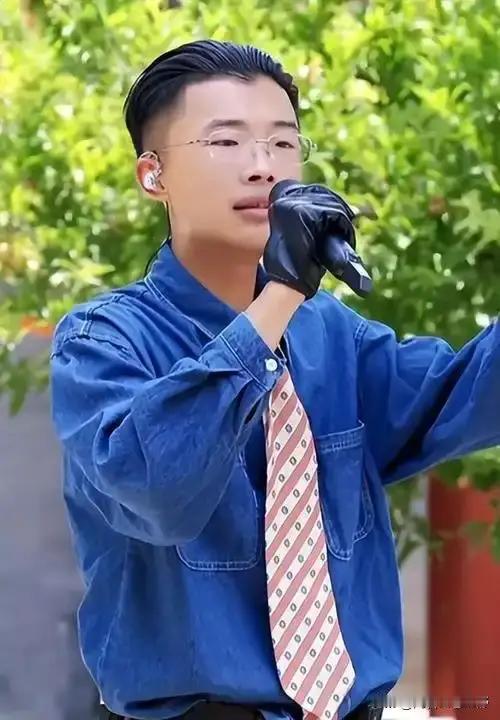 媒体：郭有才凭啥不能讲《道德经》文化从没有学历门槛，郭有才用自己的方式解读《道德