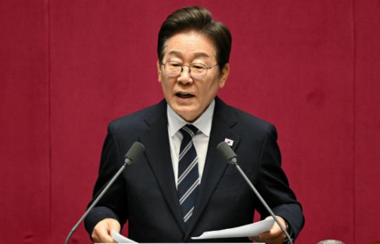 中方这记反制来得又快又准，10 月 14 日商务部一宣布对韩华海洋 5 家美国相