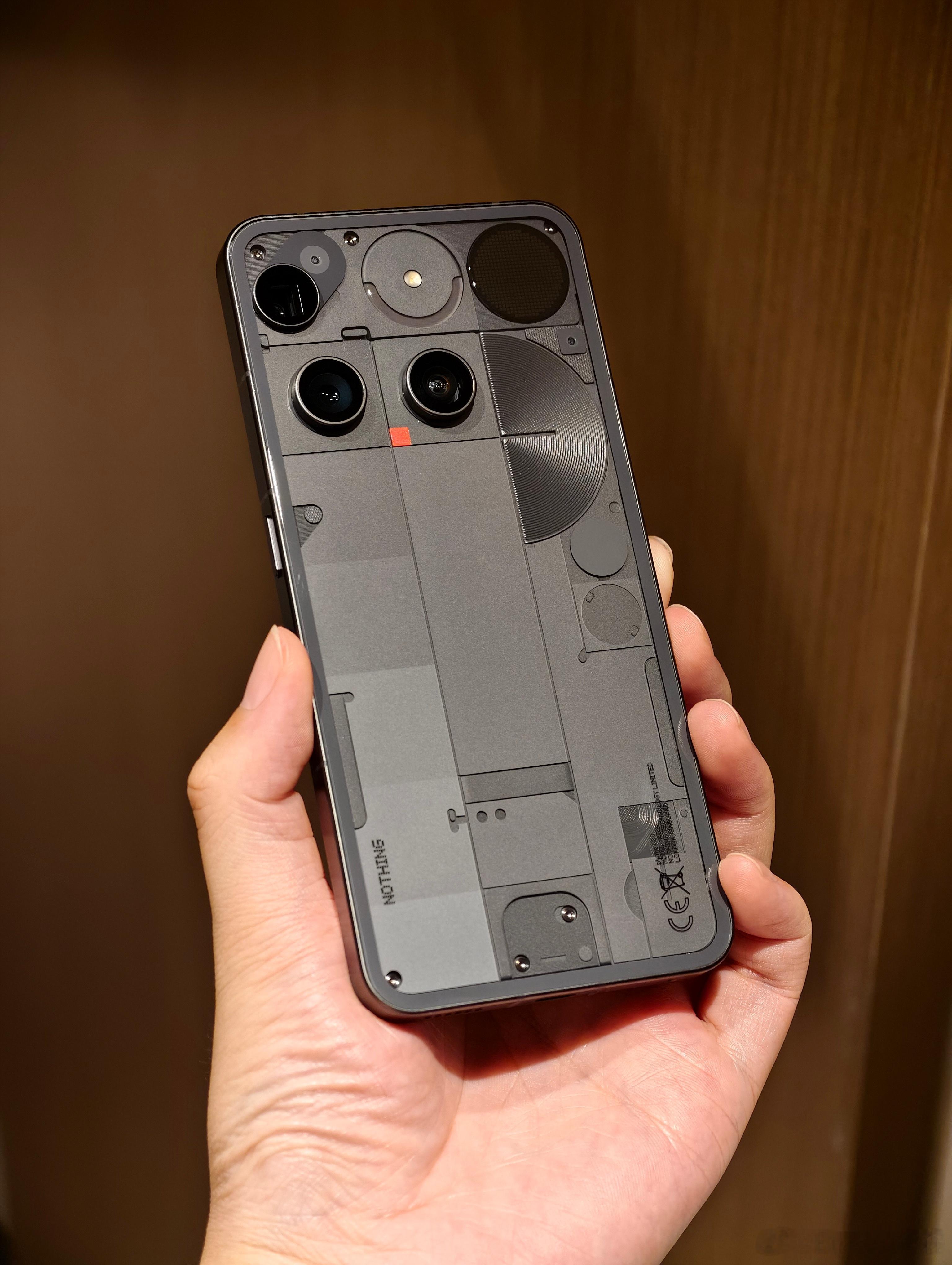 Nothing Phone3这个背面，满分十分你觉得有几分？ ​​​