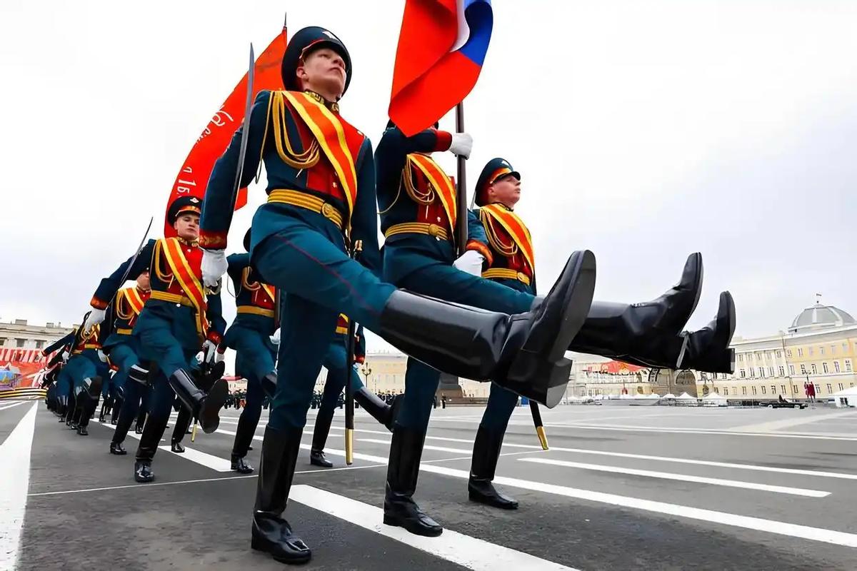 乌克兰要打红场？战略意义重大但困难重重。俄方已警告，准备充分，中国提前布局避免落