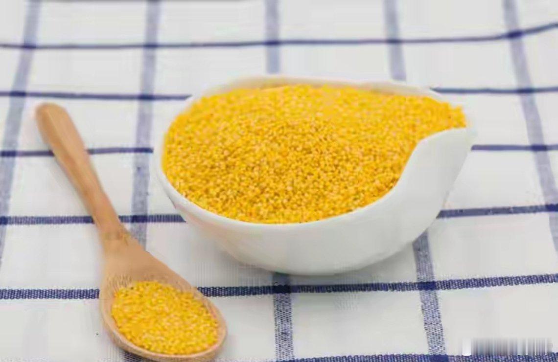 在星哥看来，人家在为家乡干实事，这是很好的。模仿秀，也只是为了多卖点小米。虽然方