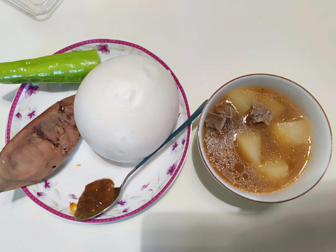 我做的萝卜炖牛肉绝了，“教程”附上，也方便自己下次做的时候查看[呲牙]。

前天