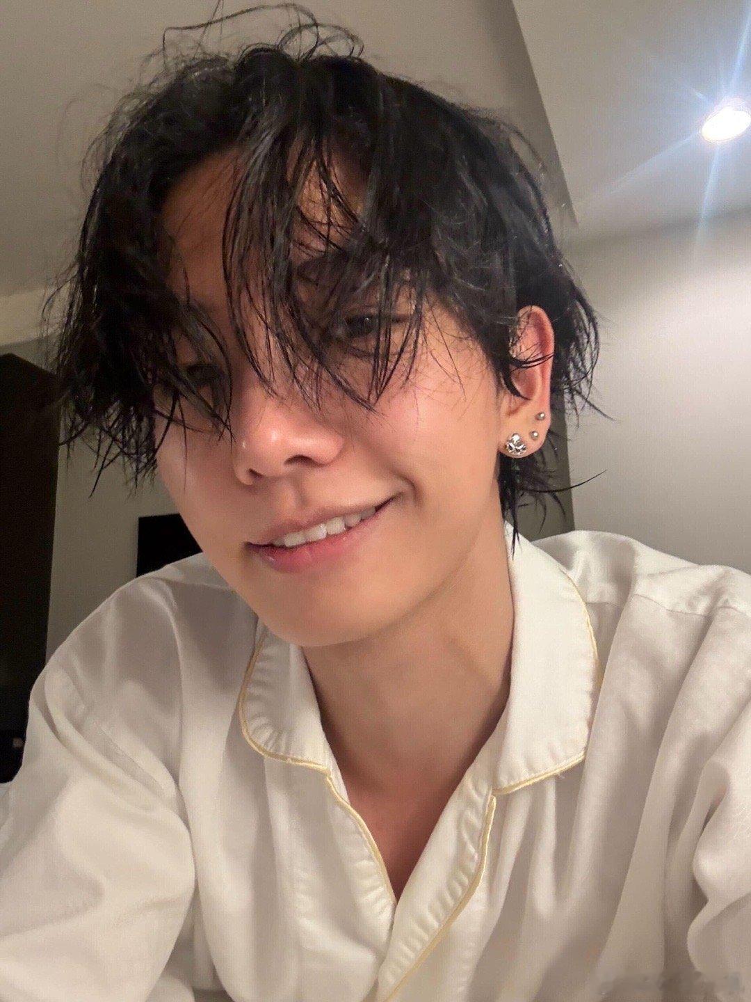 没有颜值就别学长的帅的拍这种照片 