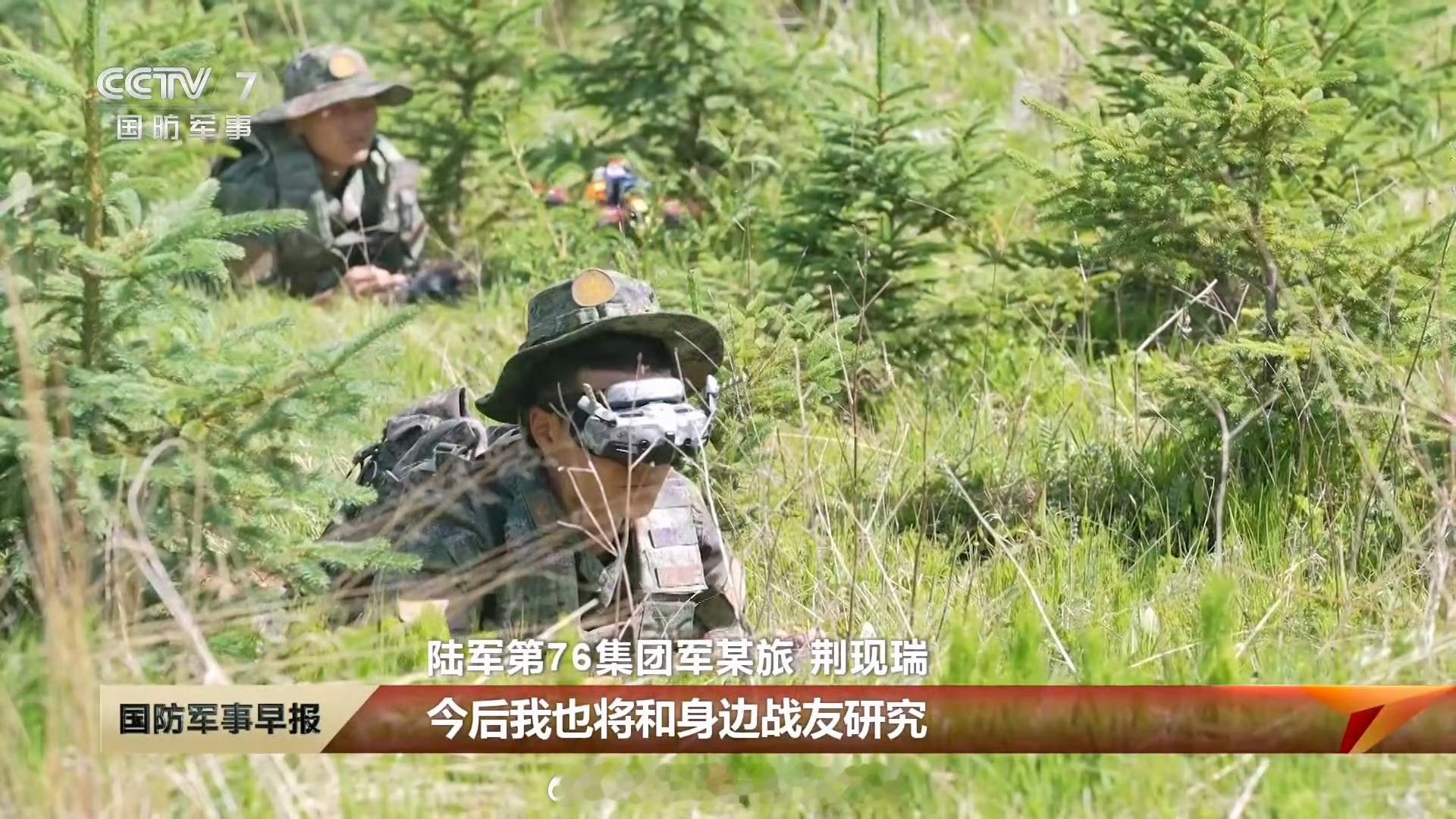 现如今摆在我军面前的难题是如何尽量不伤及对岸民众。我觉得有两个办法，一个是用以前