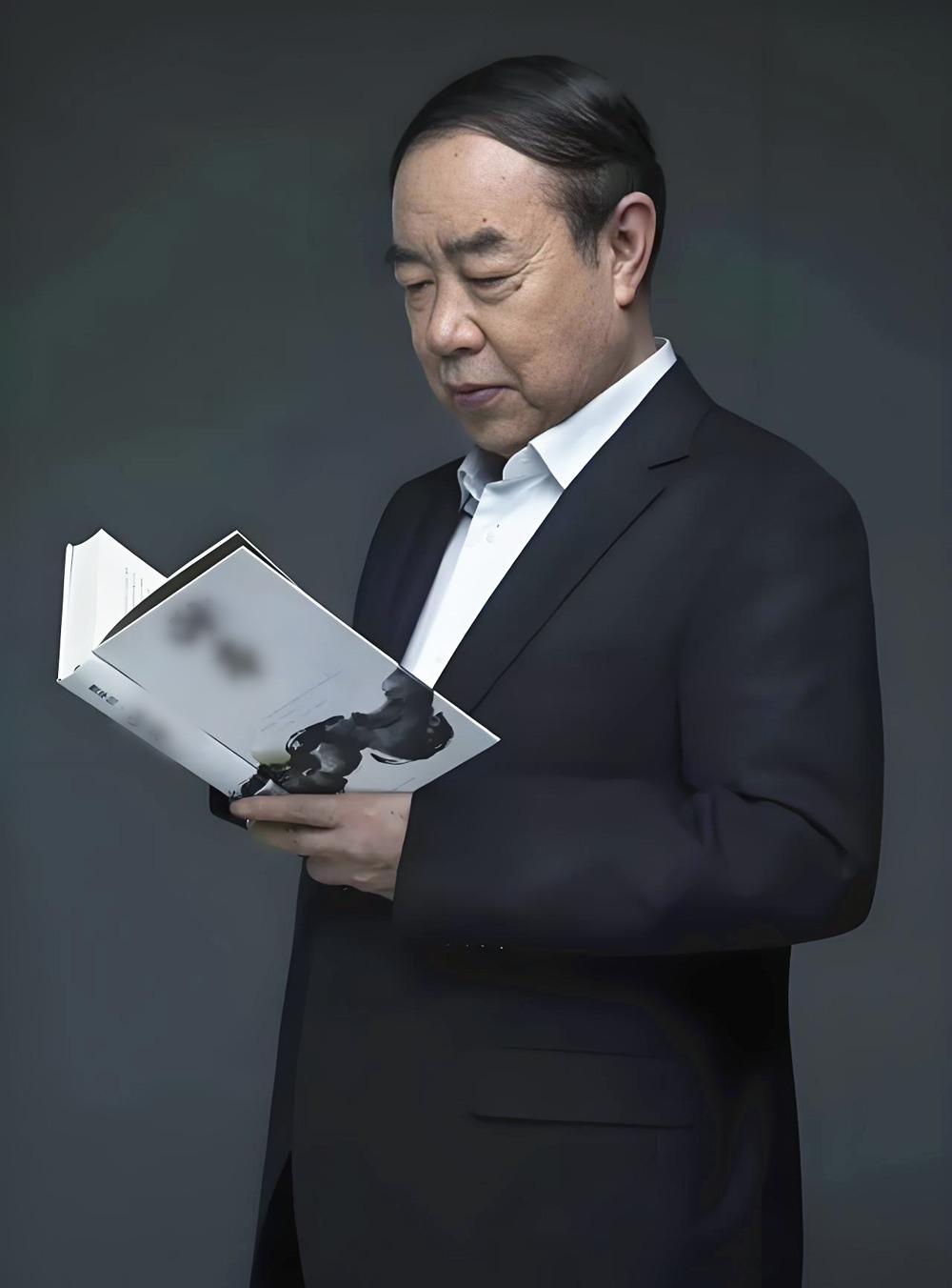 作家贾平凹曾说：

“不要崇拜任何人，绝大部分有头有脸的人，都是坏人，他们不坏，