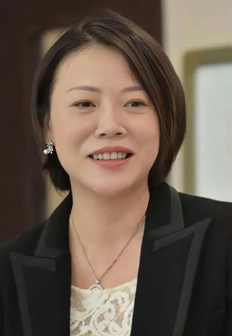 恒大的事刚刚“降温”，碧桂园在八月初火急火燎的发布了一条公告，内容简单直接，总结