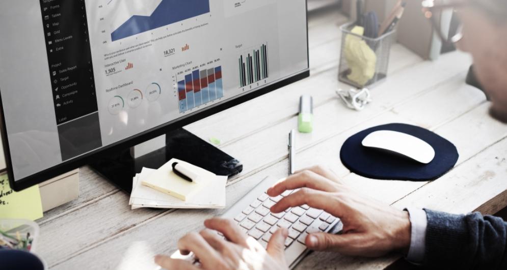 如果光靠勤劳也发不了财，甚至可能就混个温饱，那为啥还有这么多人拼了命地干？

说