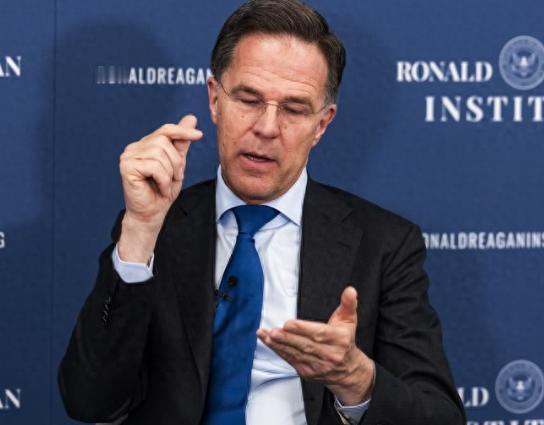 美伊刚握手停火特朗普就急着甩锅，把一堆烂摊子全丢给北约，逼欧洲盟友去霍尔木兹海峡