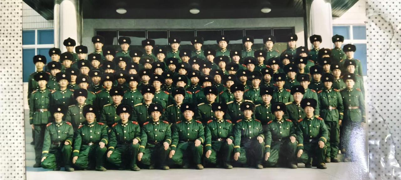 最后一批三年制服兵役，边防武警，很怀念战友情一块 摸爬滚打
