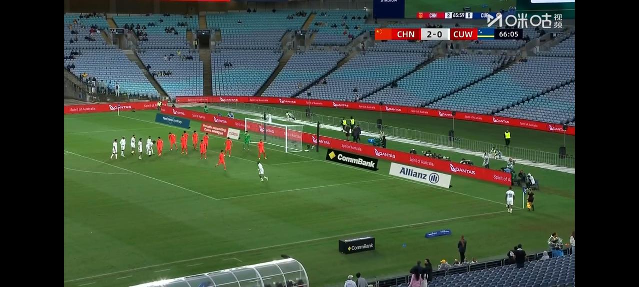 邵氏国足首场正式比赛，2：0领先库拉索队。国足又给大家普及了一下地理知识，要不是