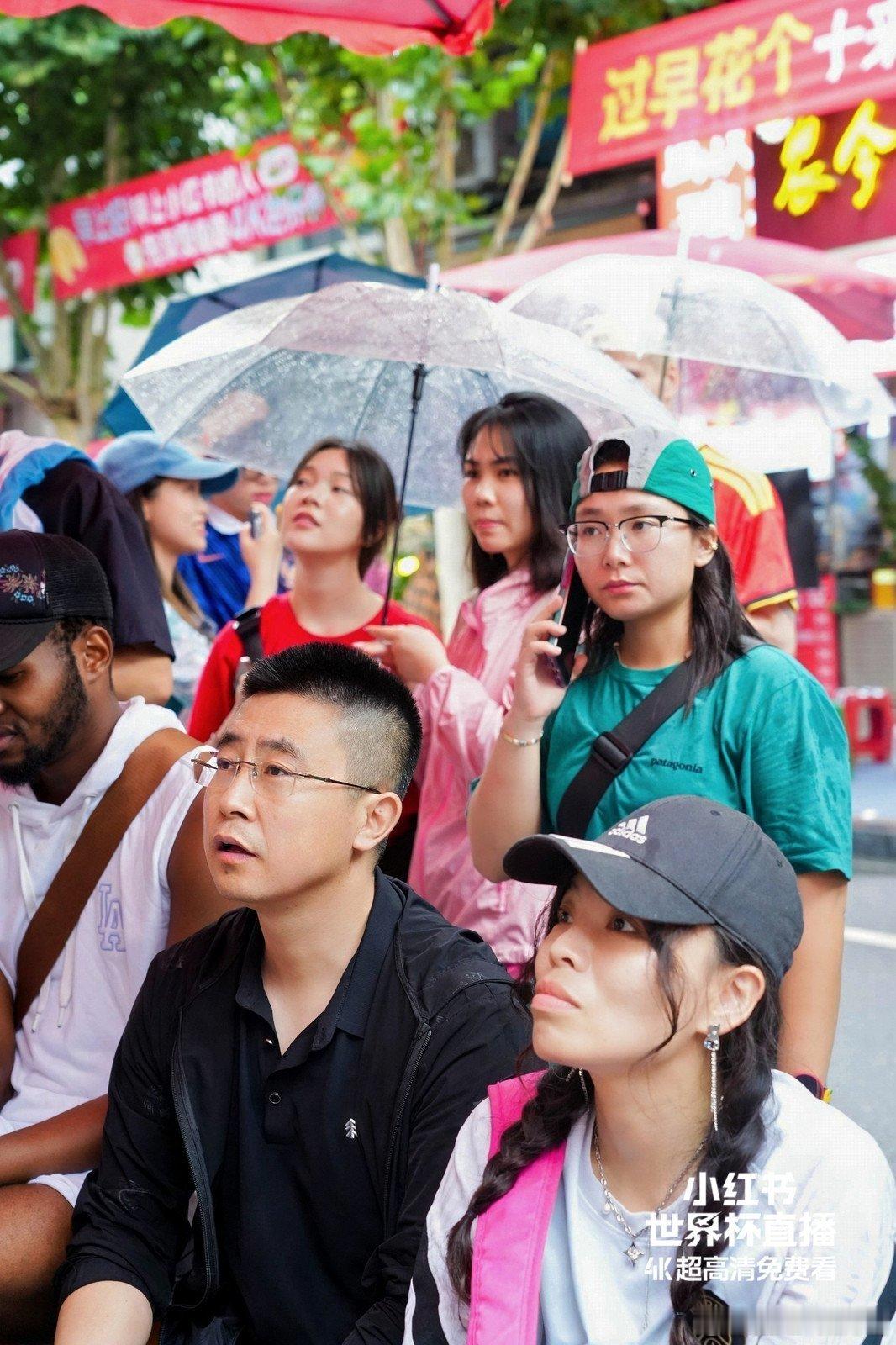 阿根廷赢了但把疲惫写在脸上来唠唠阿根廷，拼到极限拿下胜利，脸上全是疲惫！武汉全城