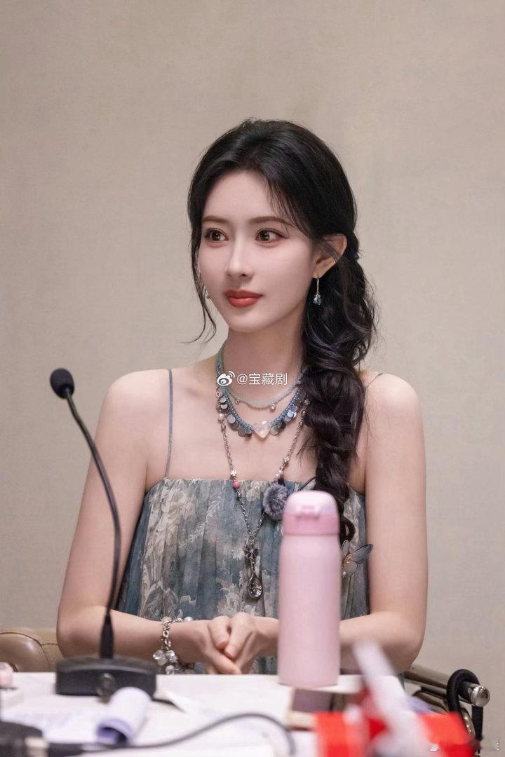 孟子义给恩利唱了庾澄庆的春泥能听出孟子义私下肯定偷偷练歌，这次演唱音准稳定不少，