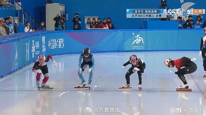 【#中国短道速滑队女子3000米接夺金#】在亚冬会短道速滑女子3000米接力决赛
