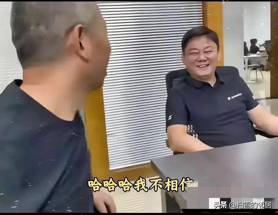 张雪的师傅牙哥跑到重庆找张雪要求免费送他一台机车820RR，张雪马上就答应了，但