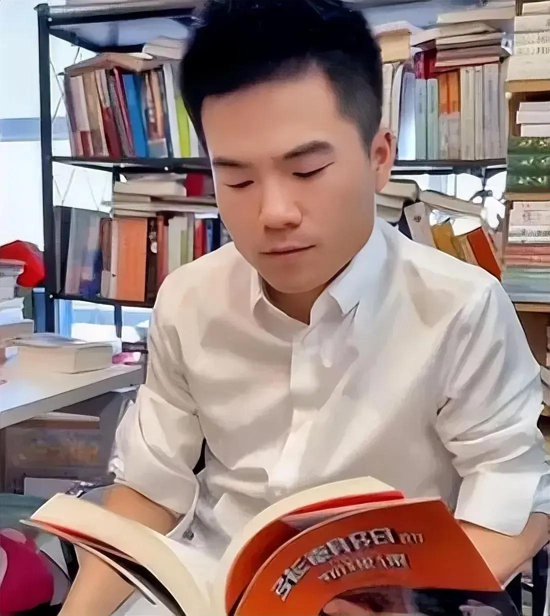 董宇辉说：
“初级的快乐是肉体的快乐，
中级的快乐是精神的快乐，
高级的快乐是灵