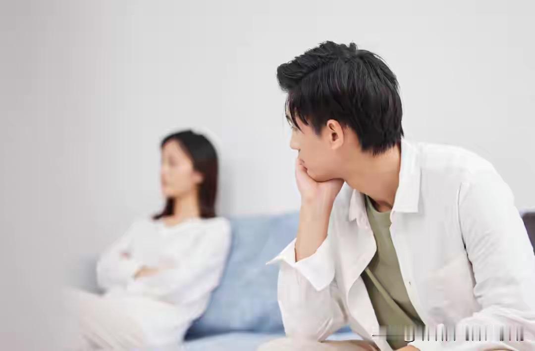 很多中国式的婚姻看起来挺好的，可有一个不大不小的问题：缺乏亲密。
你可能会说，他