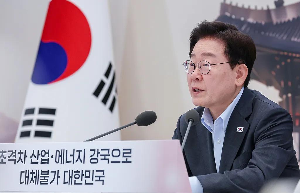 还好是李在明，韩国这次脑袋清醒了。8月11日，韩国政府以国内法律禁止向冲突激烈的