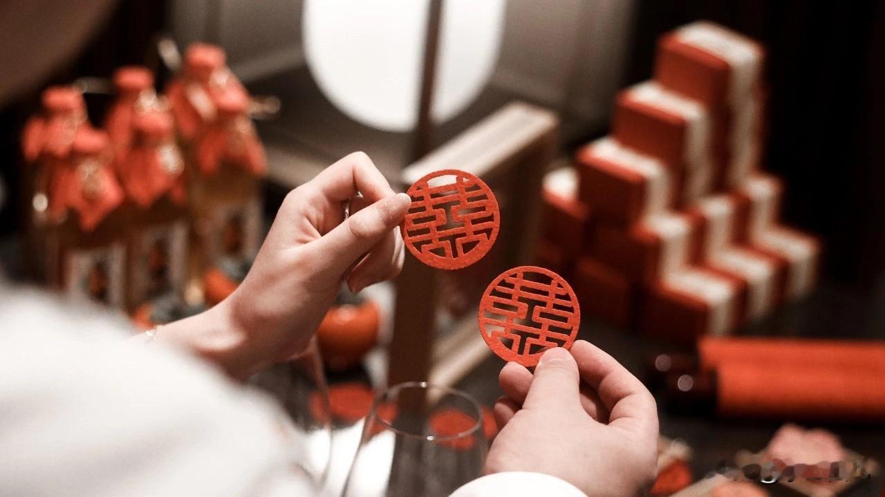 快结婚吧
发津贴了
全国不少地方都给新人发结婚补贴了，真金白银帮着减轻负担，看看