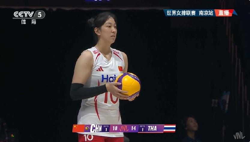中国女排0：3输捷克后，赵勇急招王媛媛、杨舒茗进入14人大名单中。第二场对阵泰国