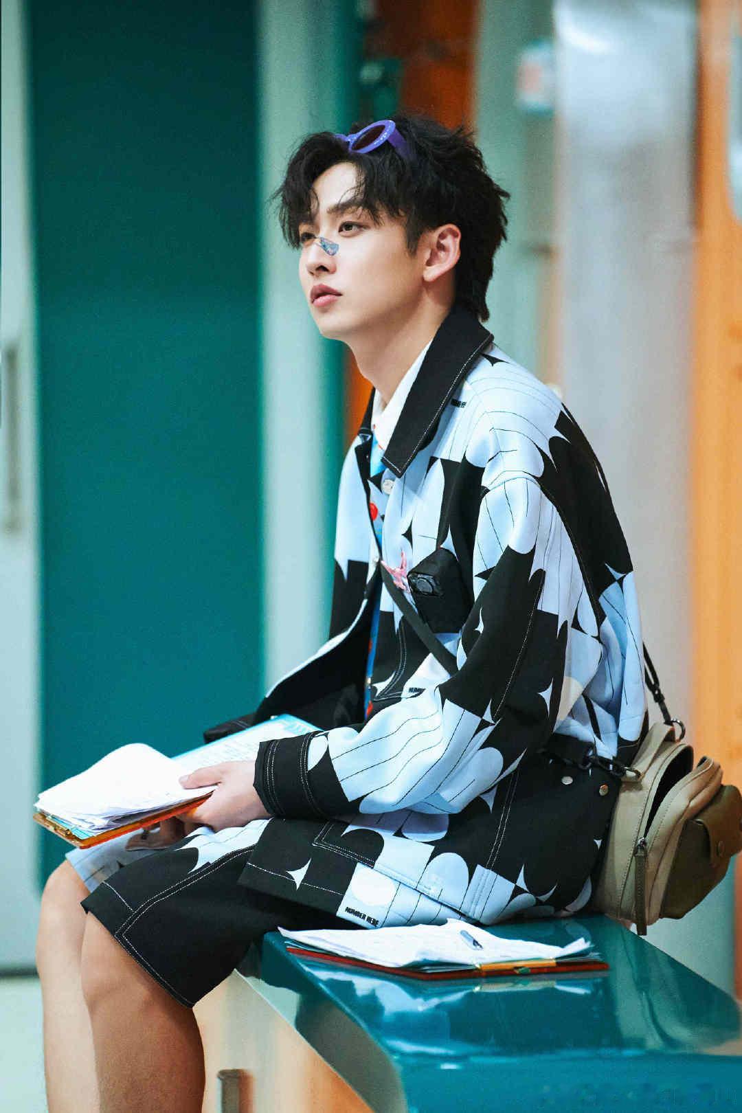 #齐思钧的嘴借我用一下#这能说会道的嘴也太令人佩服了吧，主持人真不是什么人都能当