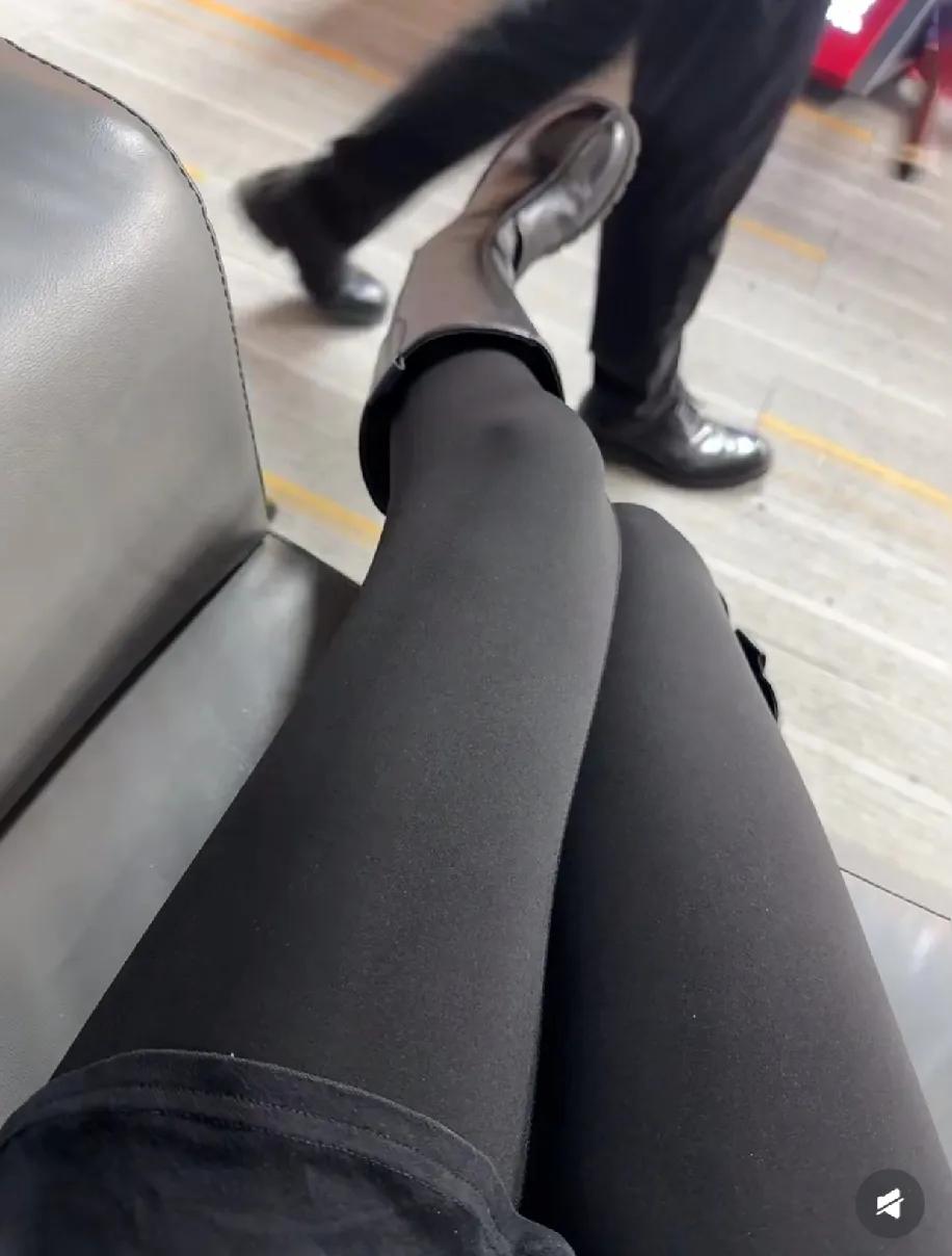 秋冬穿瑜伽裤当秋裤，这舒服劲儿谁穿谁知道
 
今年秋冬算悟了，直接把瑜伽裤当秋裤