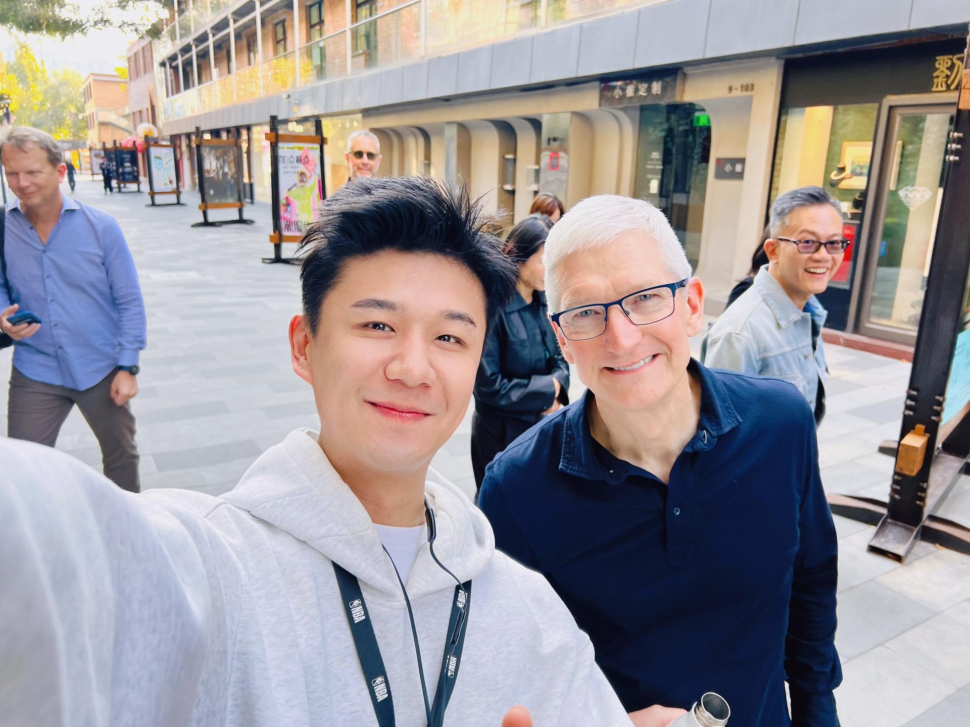  始于2010年的iPhone4，今儿算是见到大哥了！  📱