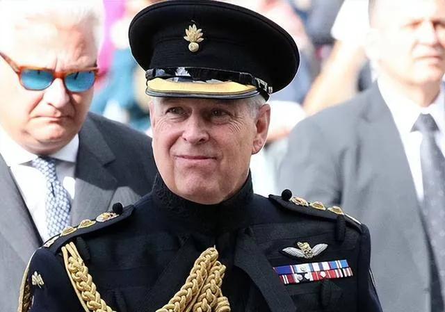 性丑闻。
你能一天找10个小姐吗，并且连续4天？有人能，就是英国icon的安德鲁