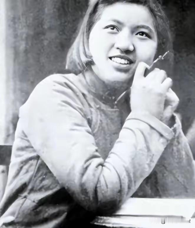 女副总理陈慕华临终遗言：此生最恨之物，竟是父亲留下的国军少将领章
 
人这一生，