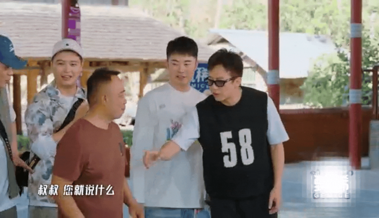 79年邓超喊81年老师叔叔邓超喊小自己两岁的人叔叔邓超当时想热情招呼老师过来给女