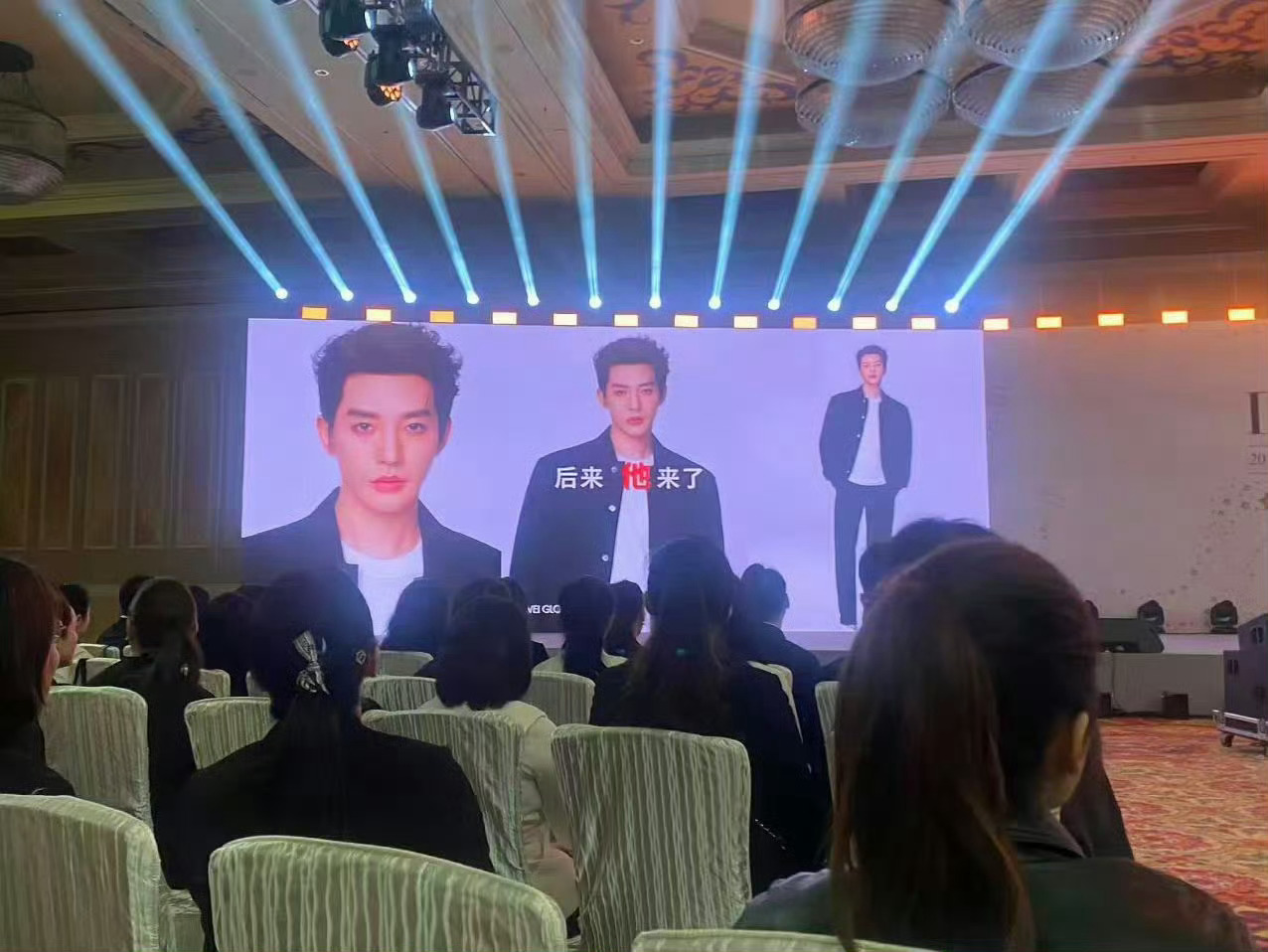 迪奥又又又夸邓为了创下全国全年单店单日销售额最高记录！226为为色全线断货！邓为