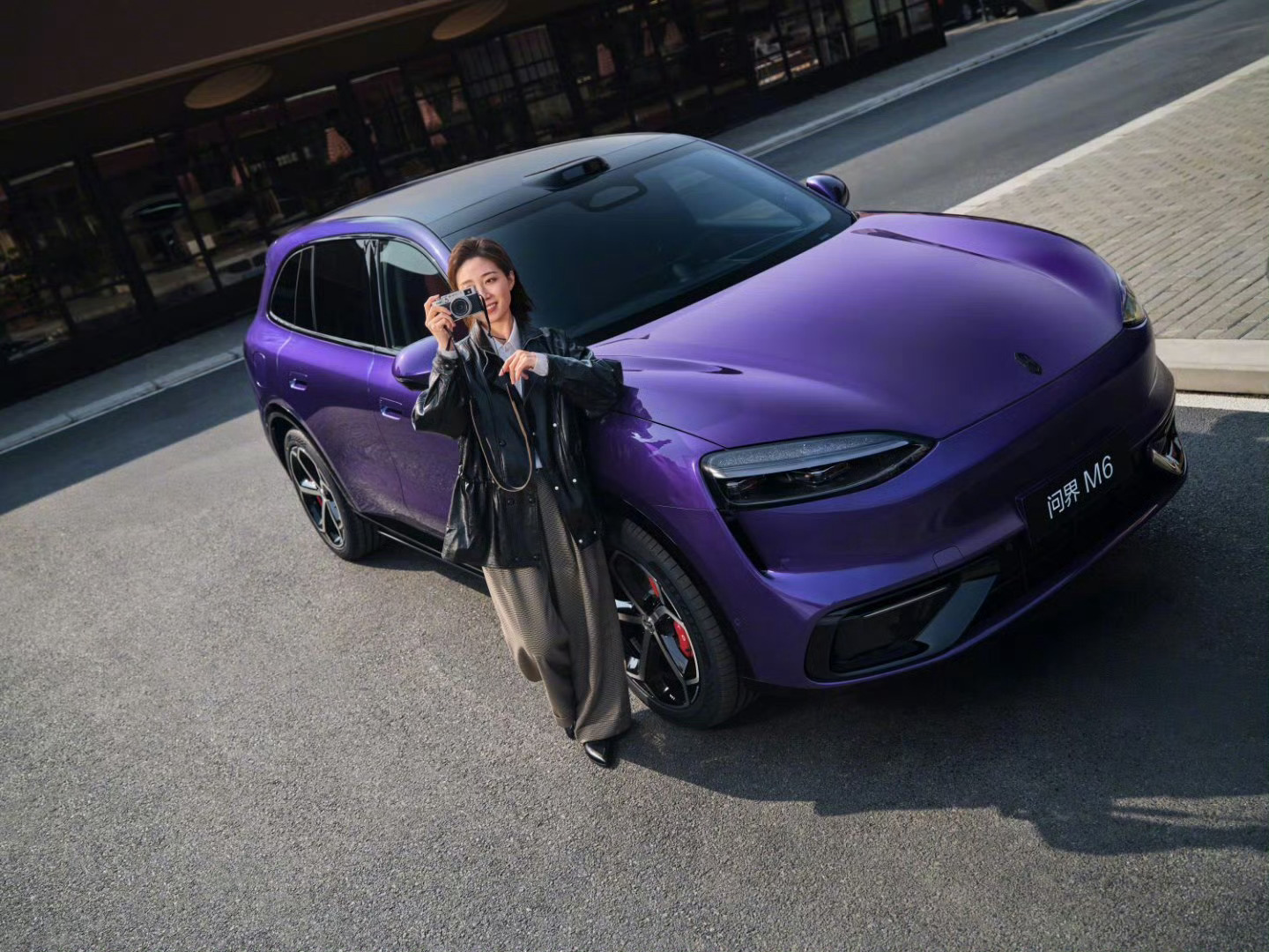 M6 的前备箱设计，体现出工程团队对用户场景的细致拆解。至高202L的容积不只是