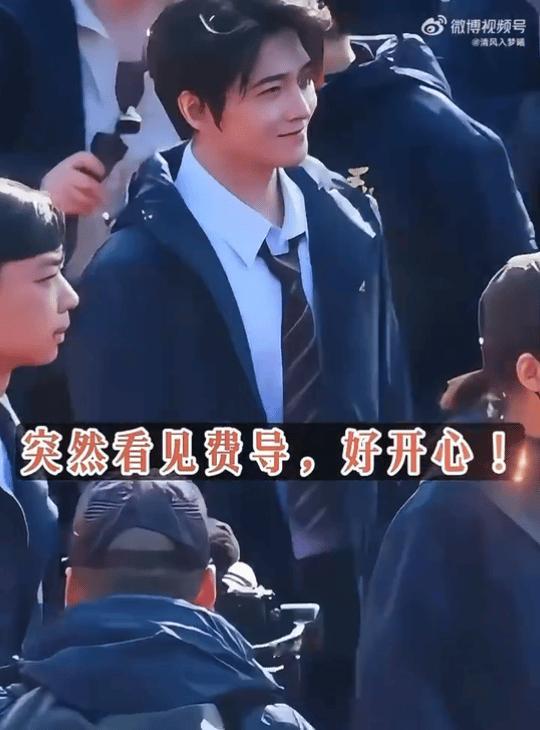 粉丝弄这些图是什么意思？告诉全网他待遇差资源差吗？粉丝还广而告之，真是亲粉丝啊 