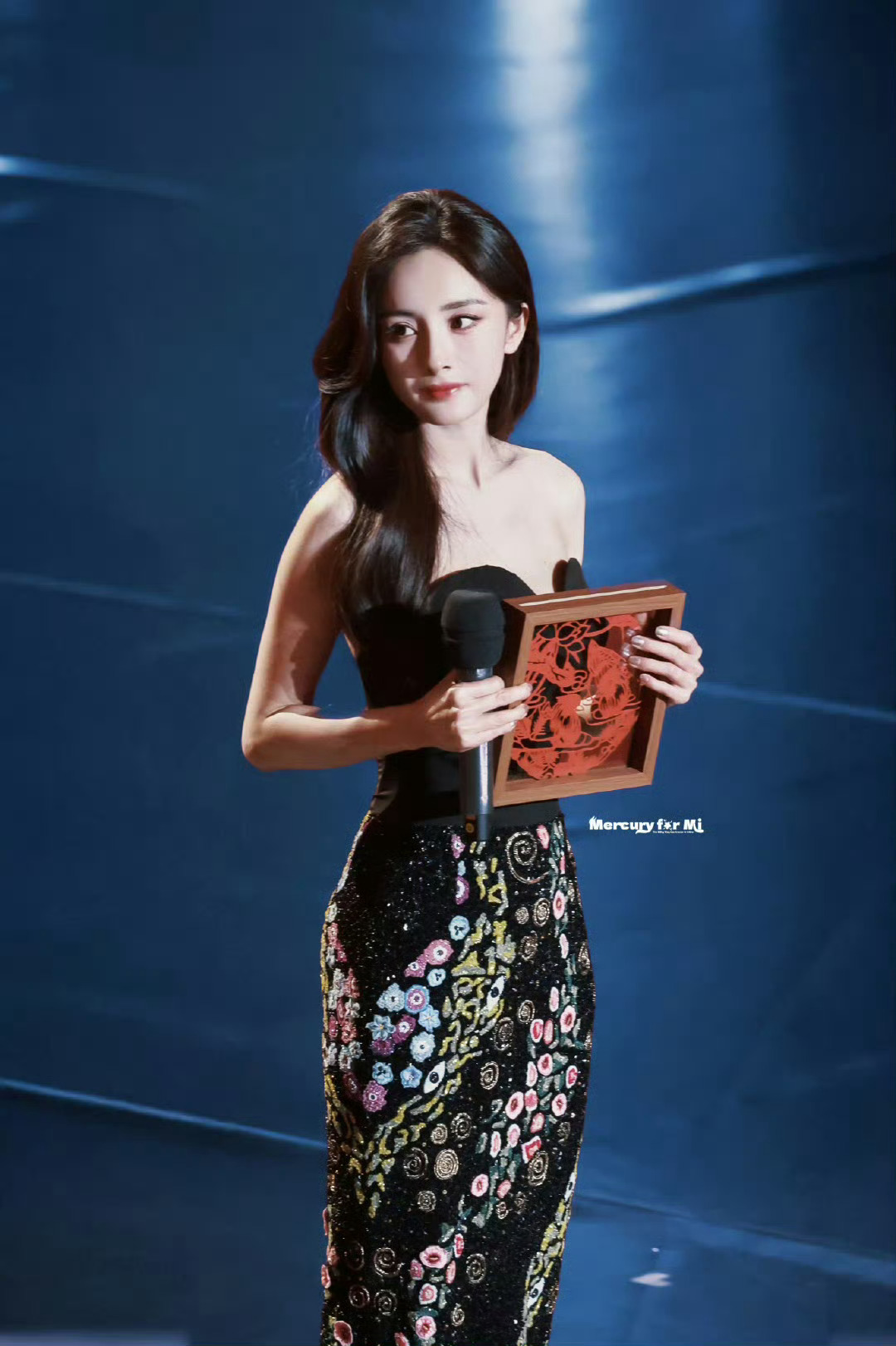 0个人能从杨幂名场面走出来长红20余年，演员杨幂用实力诠释经典永不过时。手中的奖