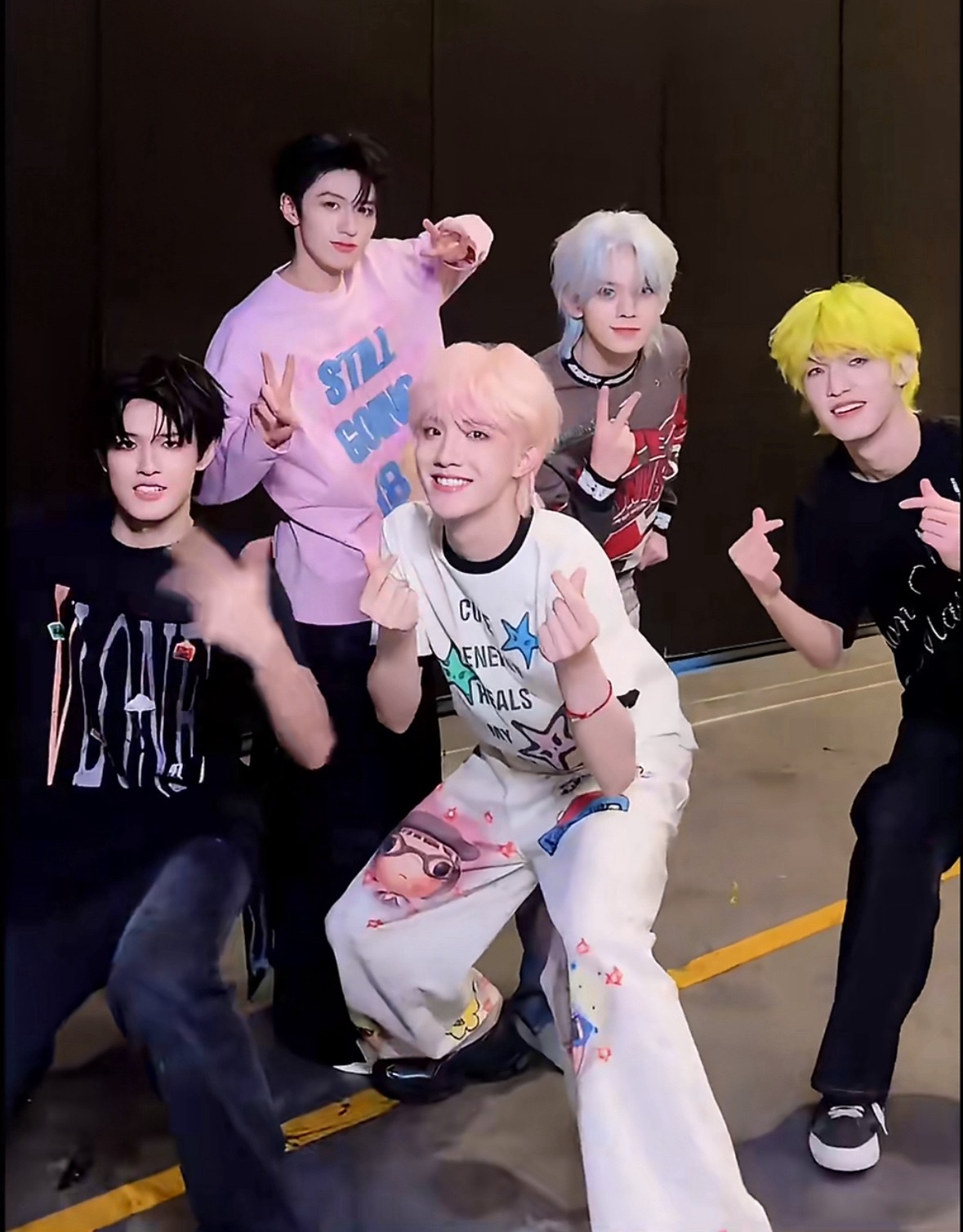 TOP更新站位貌似从荣耀之战之后平时营业都是打乱顺序随机轮了呀，因为要发展团粉。