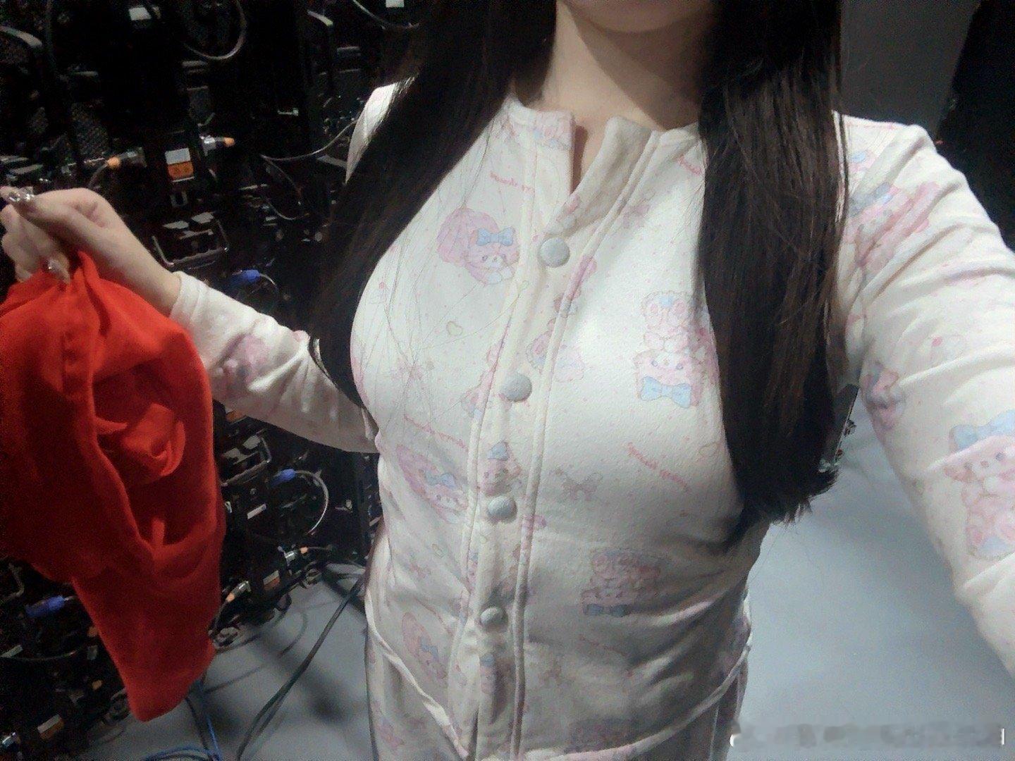 自从回家上班以后就一直很抗拒出门社交 变成了个宅女 这次被强制报名参加活动 意料