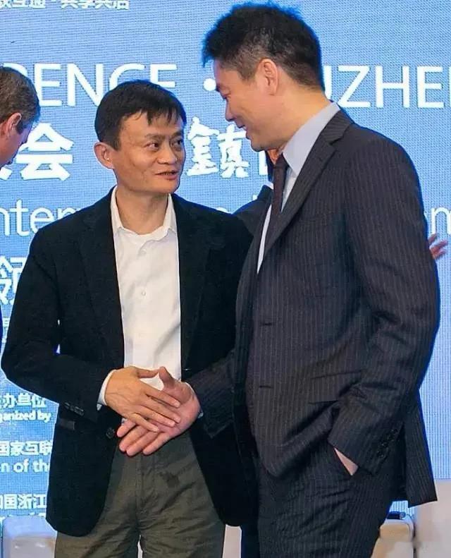 2018年，有两家大公司，高薪挖走刘强东的十多位得力干将，这让他不免心慌，立刻紧