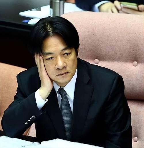 董军在人民大会堂表态后，特朗普知道:台海方向，再不布局可能就晚了！不谈了！董军讲