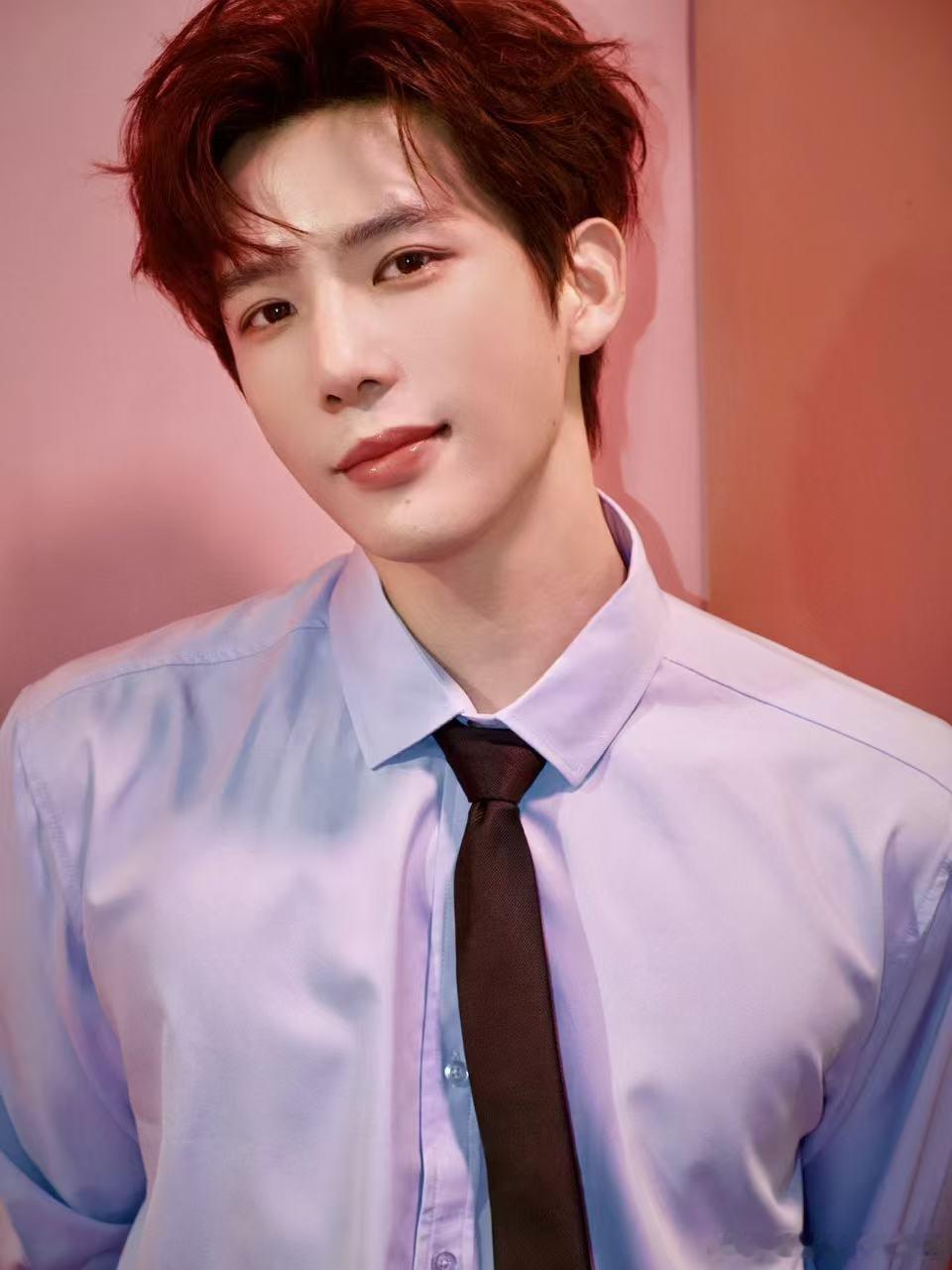 王安宇春晚全程截不到一张清晰的 王安宇这波是动态限定美貌吧！春晚镜头里全程走位不