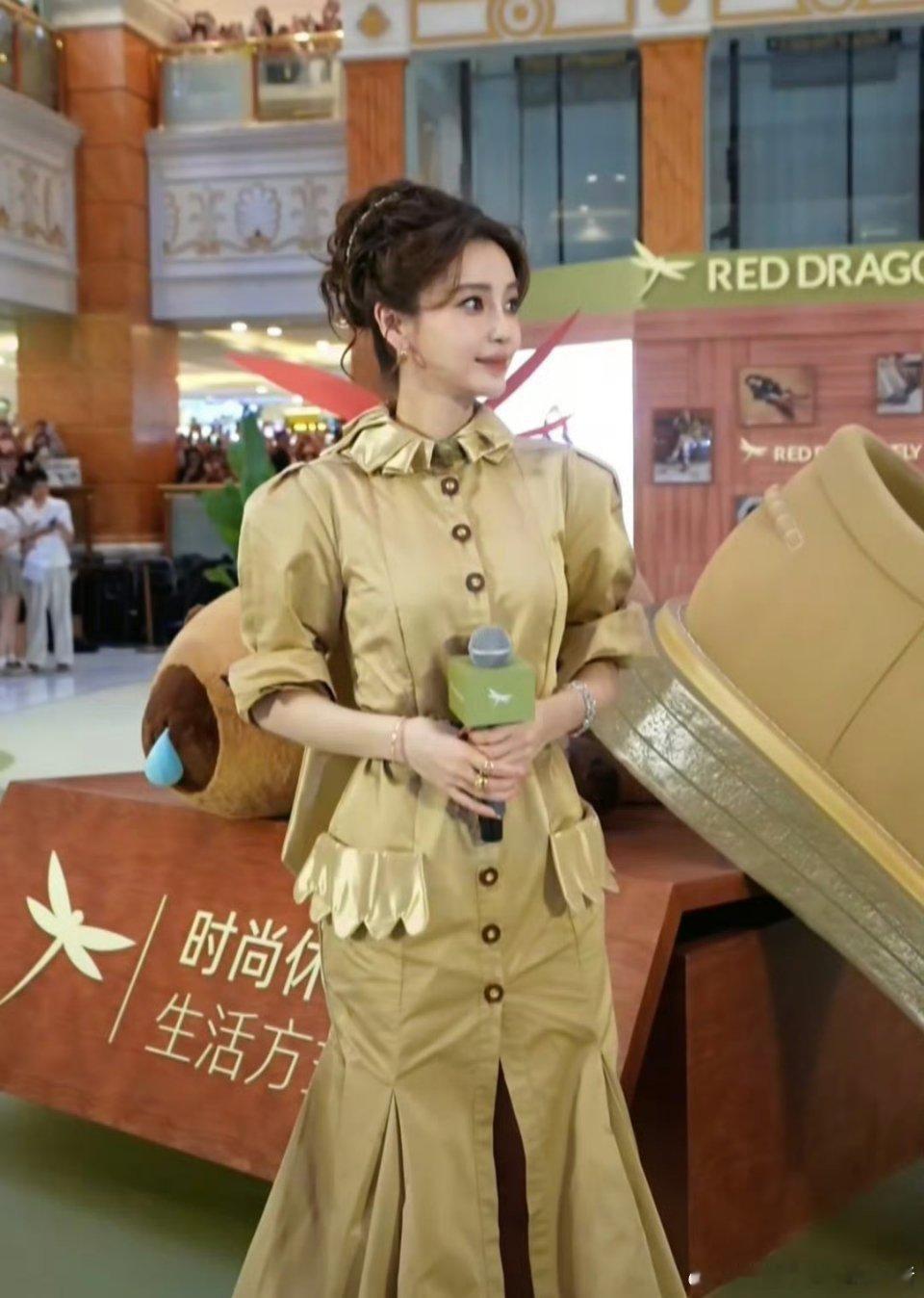 Angelababy、陈妍希、合诗雨、王艺瑾今日线下活动生图状态 ​​​