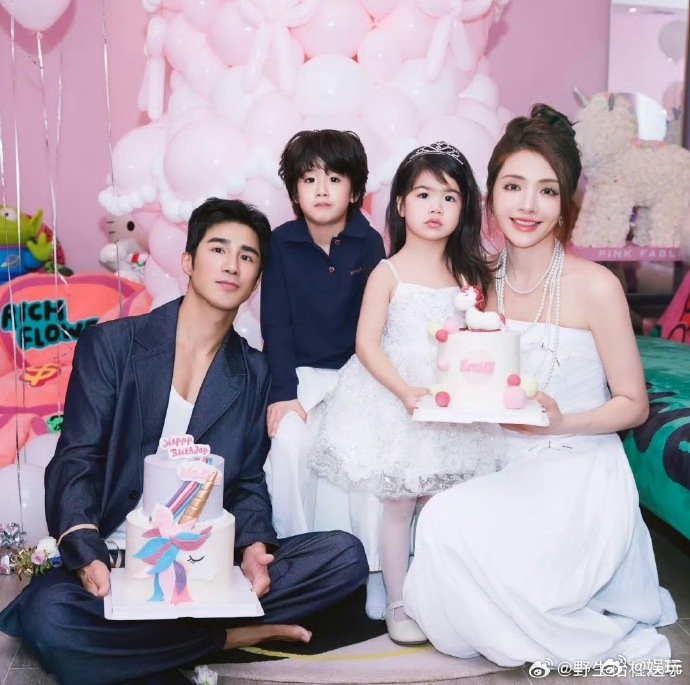 姜潮麦迪娜婚礼请柬姜潮麦迪娜明天补办婚礼姜潮麦迪娜的婚礼请柬正式亮相，二人定于 