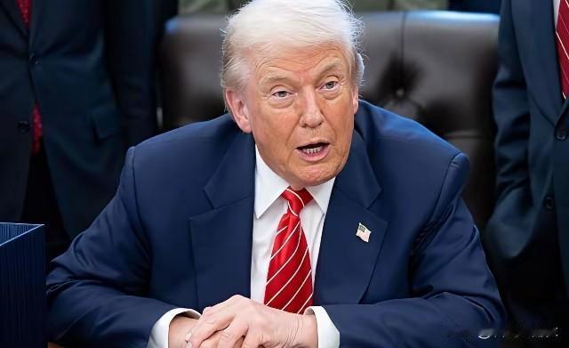 特朗普不怪万斯先走，被记者问道为什么万斯先跑，特朗普说，万斯先走有一部分原因在我