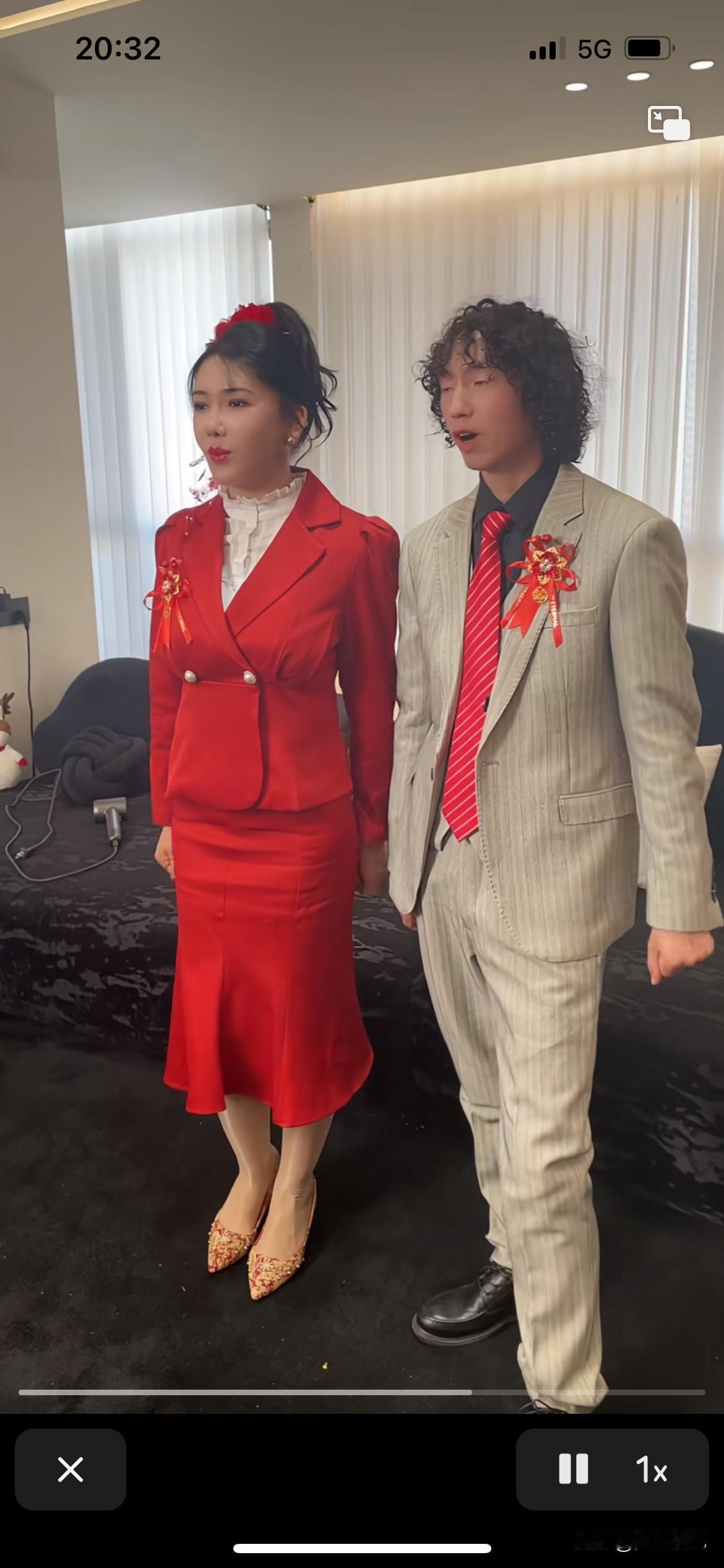 真的不敢相信这是真的，庞麦郎老师跟龚玥菲老师订婚了，这是重大消息啊，怎么也没有想