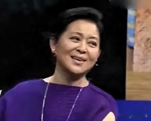 倪萍这是喝了多少“真话酒”上台的？当着导演面让人家别乱接片，这话娱乐圈谁敢随便说