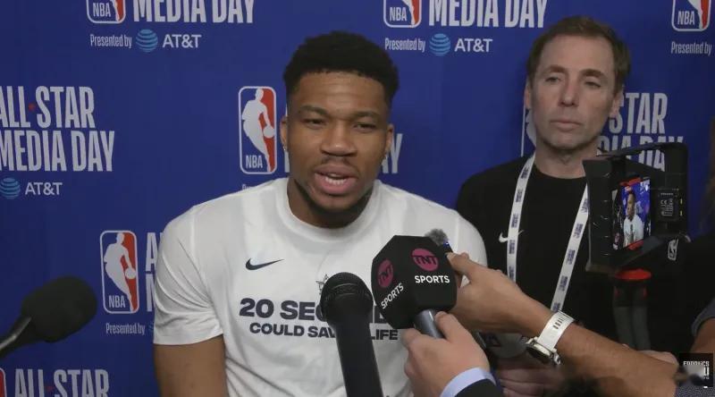 近日，在媒体日采访中，雄鹿队球员扬尼斯-阿德托昆博回应了近期外界关于他的交易流言