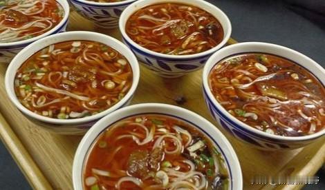 让我们在西安艳阳天西府饭店感受舌尖传奇哪里的臊子面最正宗?陕味臊子面 西府大烩菜