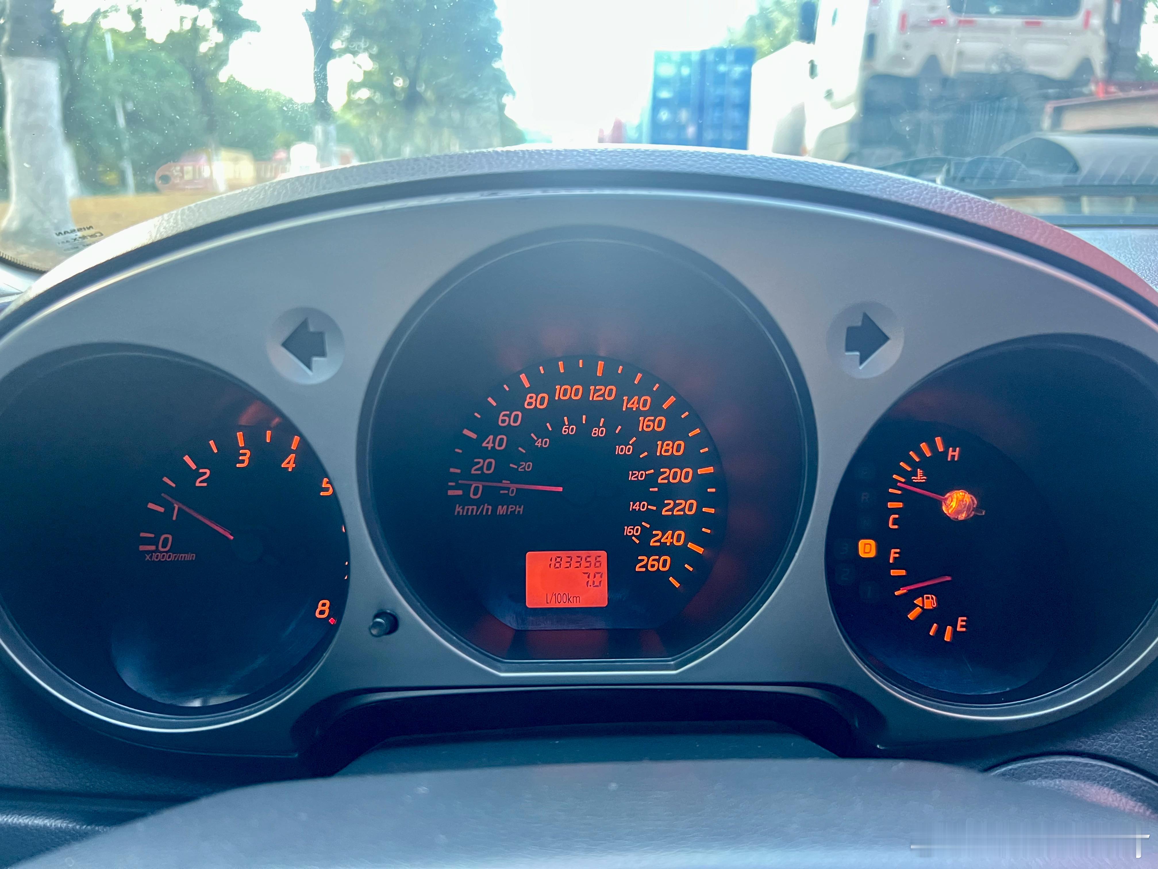 我觉得ALTIMA这车太惊喜的，04年的车，3.5配4AT，跑高速转速不低，前段