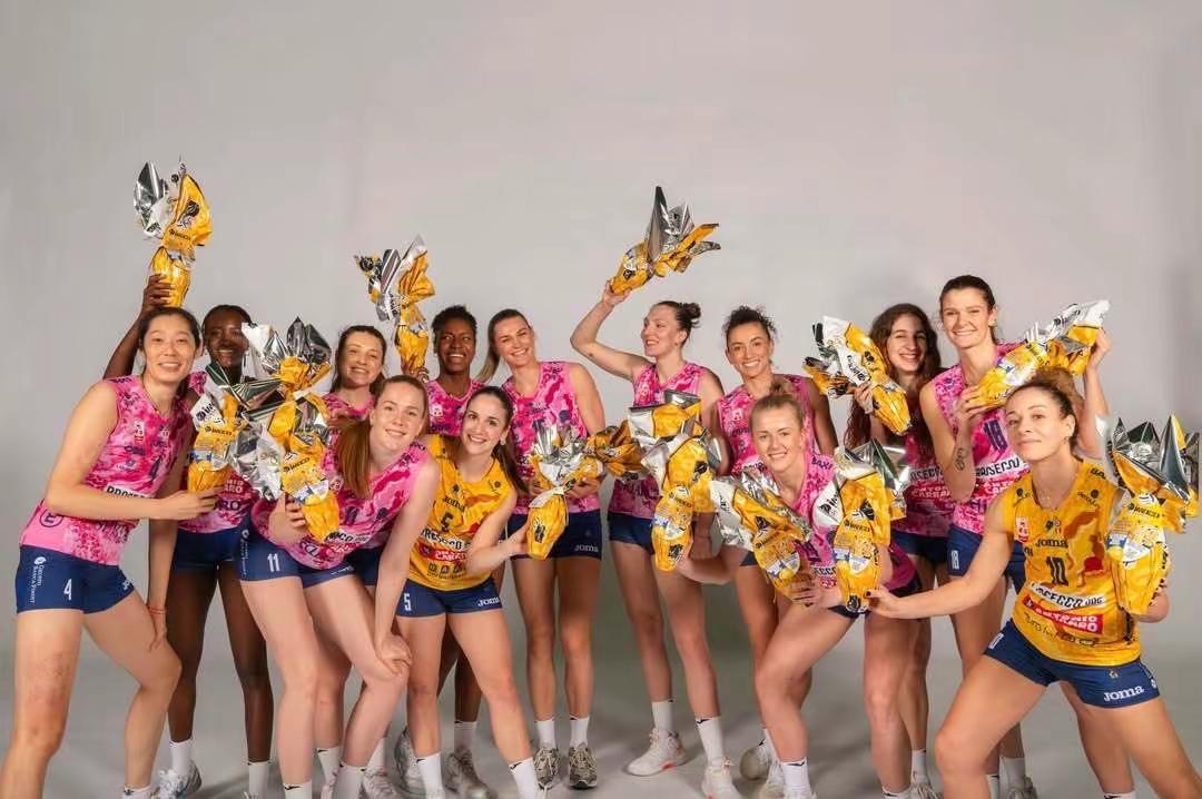 【科内最新动态、新鲜的朱婷】晚上的比赛加油😘😘😘