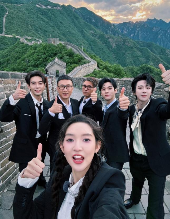 王玉雯最近在综艺上表现挺出圈的
和孙红雷，李乃文，陈赫，龚俊，刘宇宁等录制的《地