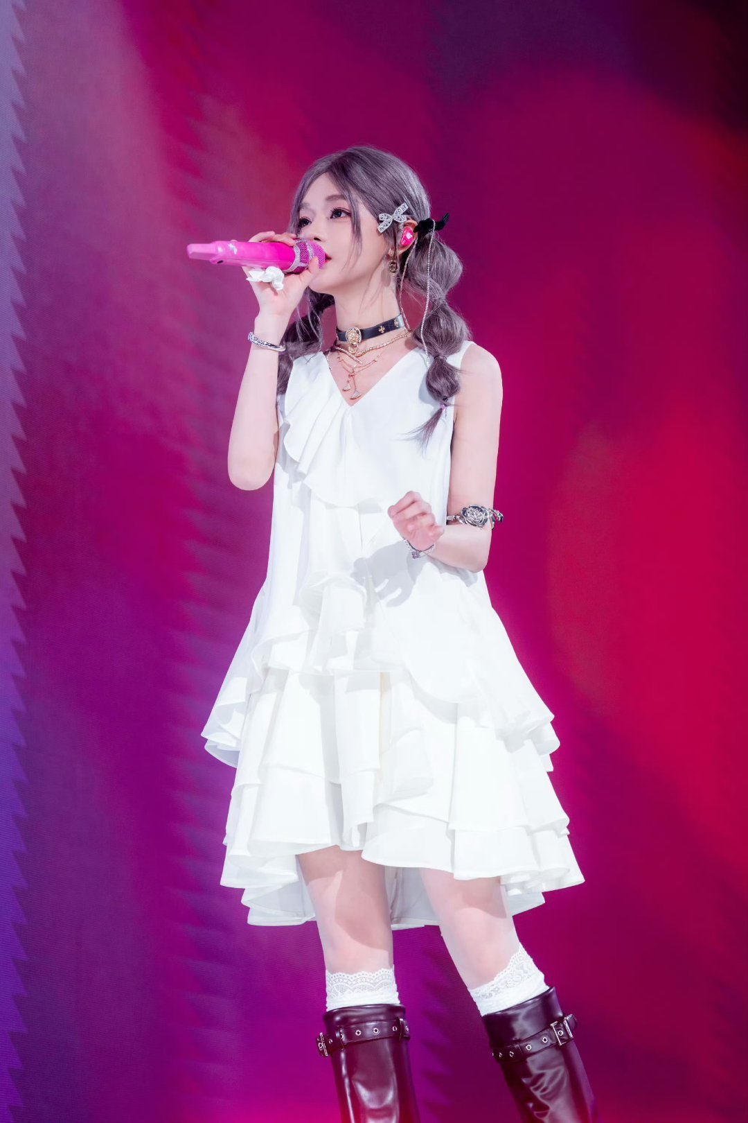 陈卓璇黄霄雲零彩排合唱广州巡演这段零彩排合唱直接惊艳全场，贵州姐妹花空降同台演唱